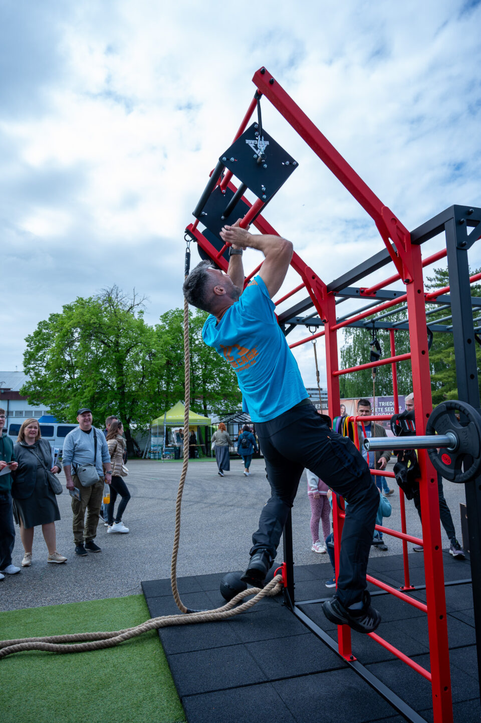 Revolver Pull Up Bar